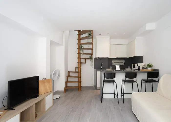 Lua's - Predio Baixa * Σετούμπαλ