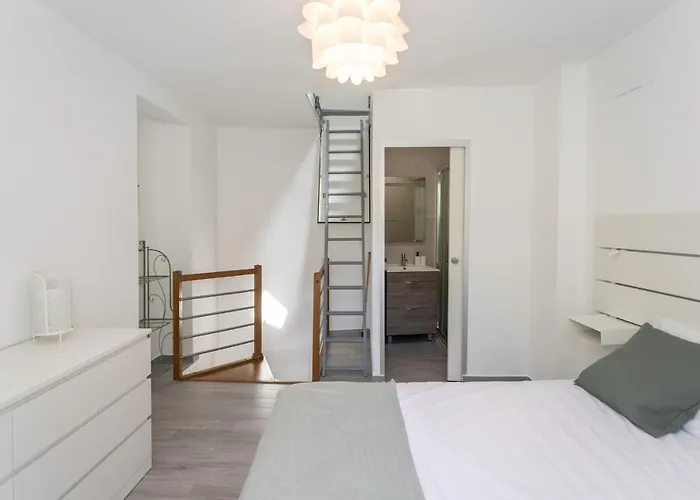 Lua's - Predio Baixa * Σετούμπαλ